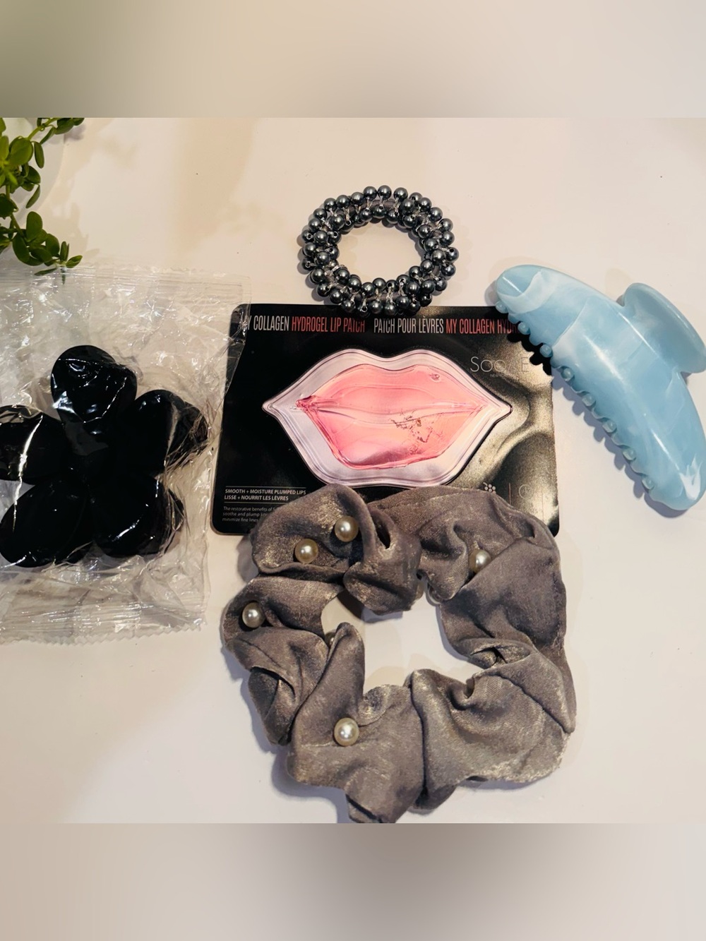 Hair Accessories Scrunchies & Clips Set of 4 NWOT